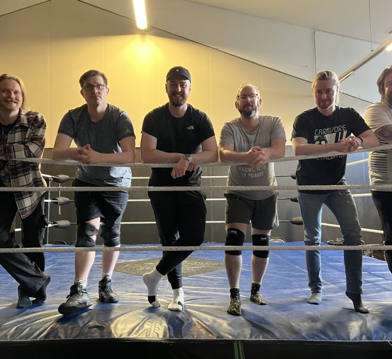 Professional wrestling referee Thomas Kearins brings his Professional Wrestling Referee Training Programme to Finland. Thomas stands in the ring surrounded by referee students from the country's premier professional wrestling promotion, FCF.